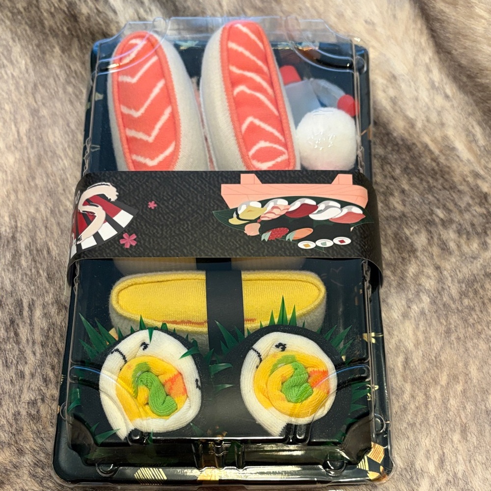 Shi by JOURNEYS Sushi Shape Socks in Black Packaging
